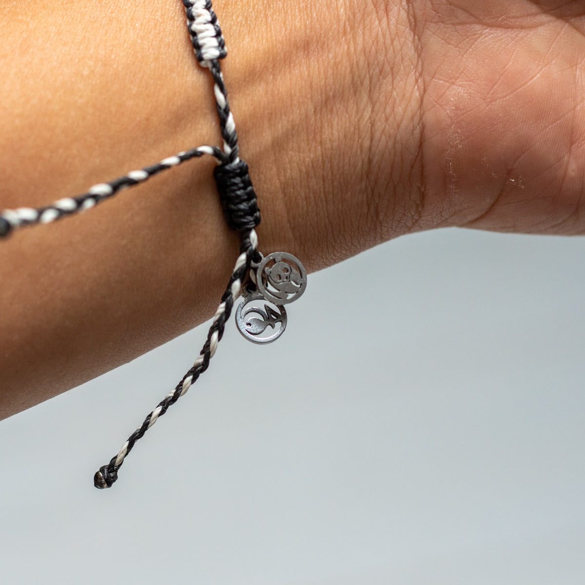 4Ocean Armband // WWF Logo // Schwarz-Weiß