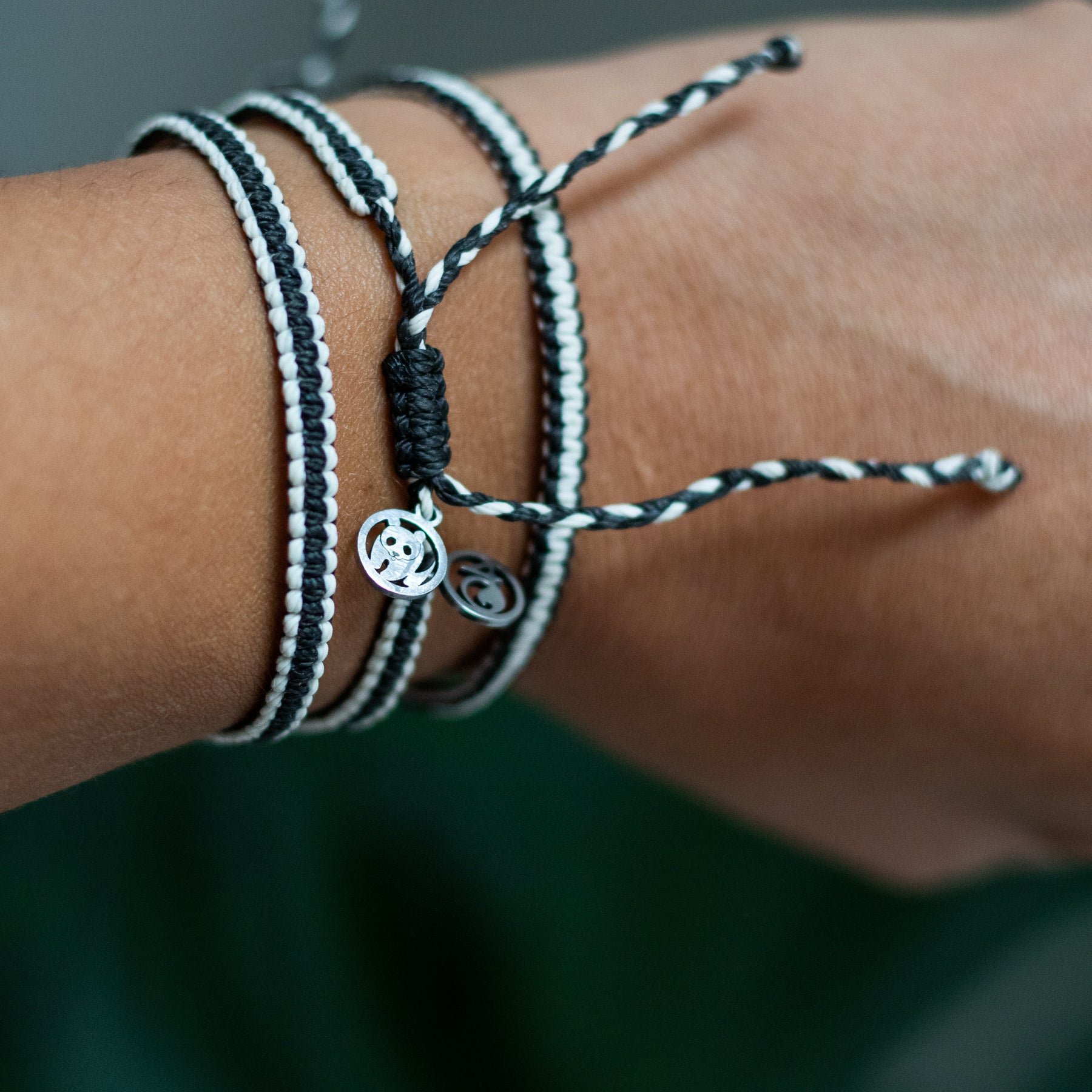 4Ocean Armband // WWF Logo // Schwarz-Weiß