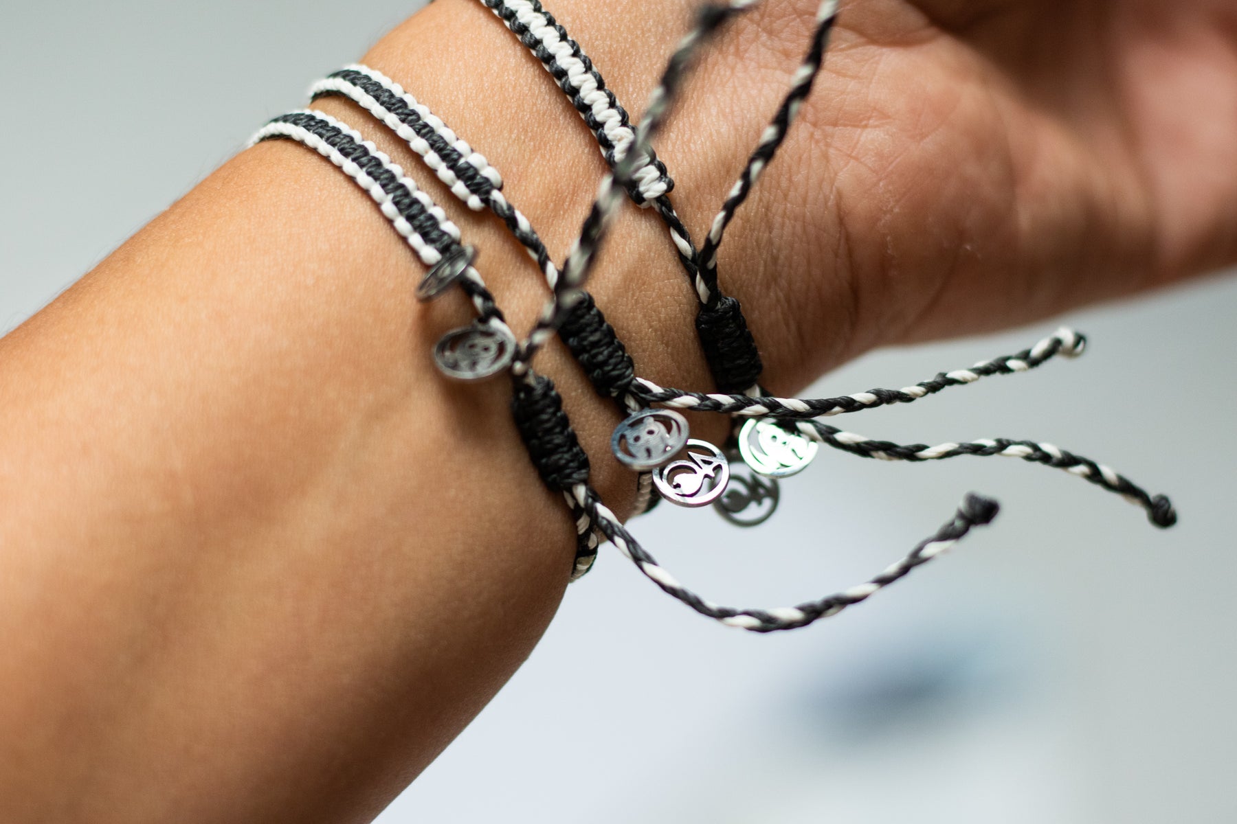 4Ocean Armband // WWF Logo // Schwarz-Weiß