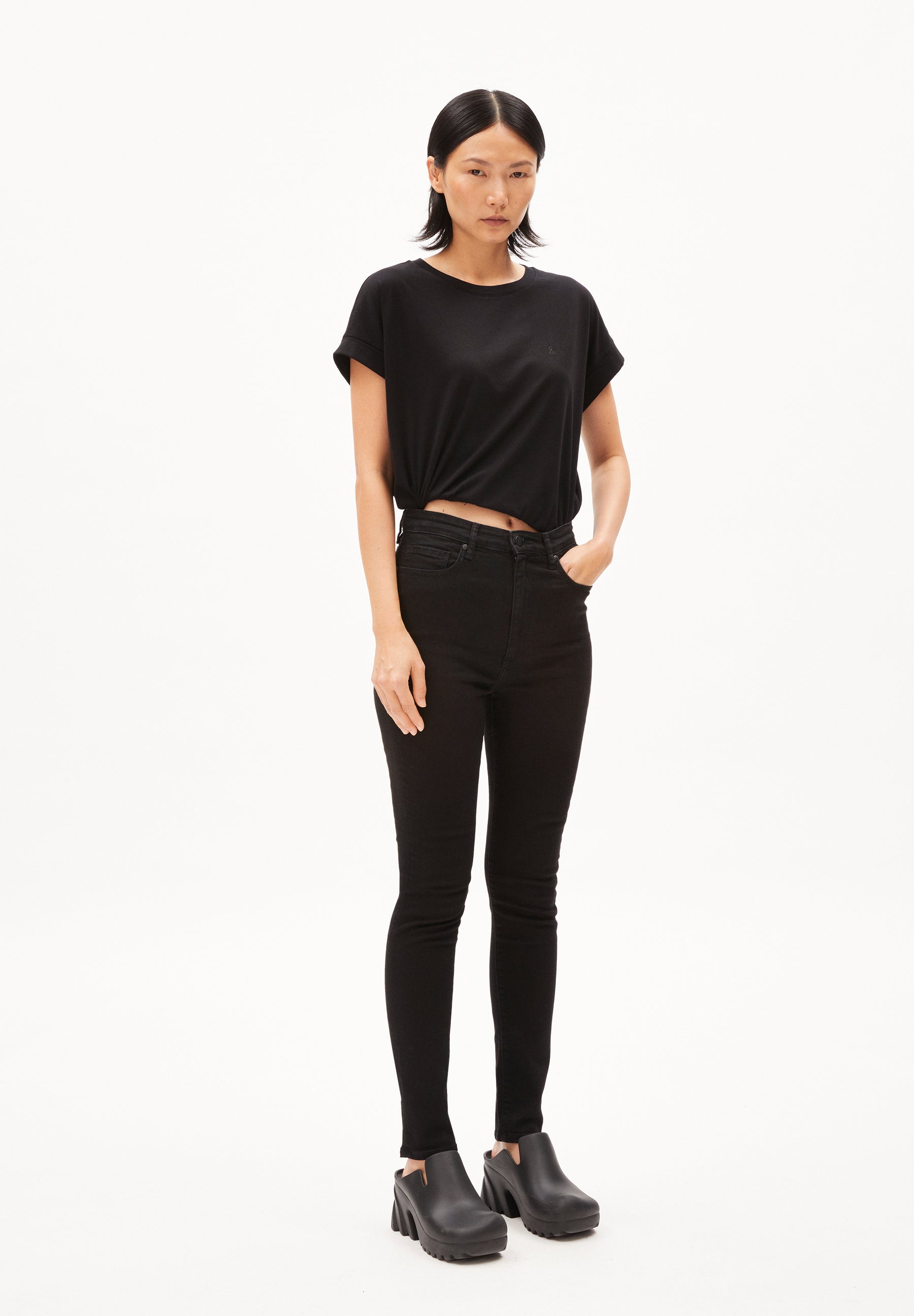 Armed Angels // IDAARA T-Shirt Woman // Black