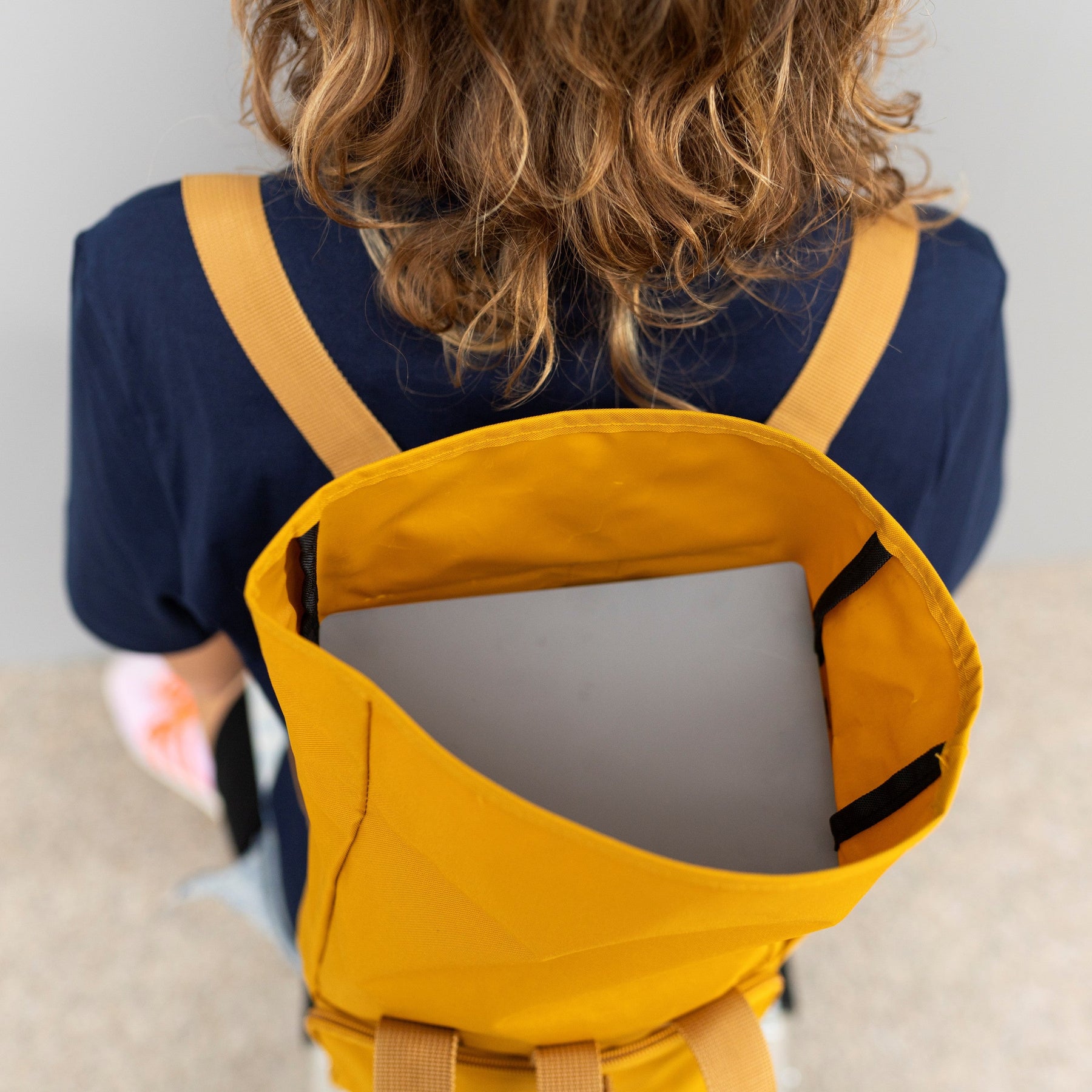 Unisex Rucksack Löwe Currygelb – Nachhaltiger Rucksack